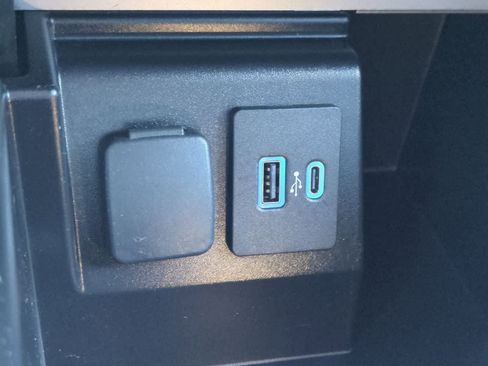 Used 2023 Ford Explorer XLT w/ Equipment Group 202A AWD/4WD image 29