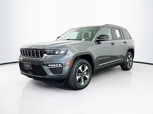 Used 2023 Jeep Grand Cherokee 4WD 4xe image 3