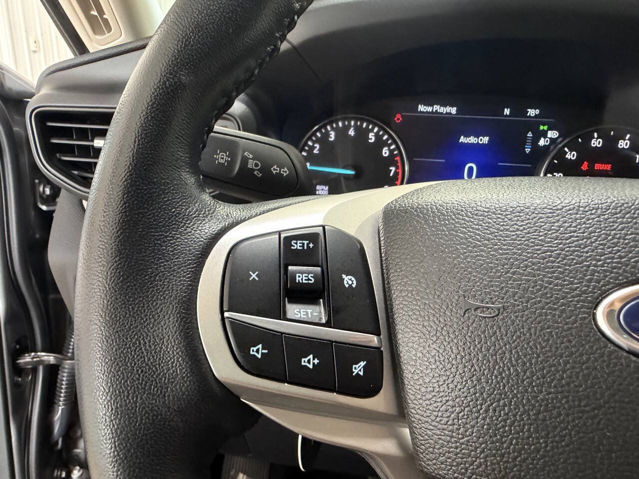 Used 2023 Ford Explorer XLT AWD/4WD image 16