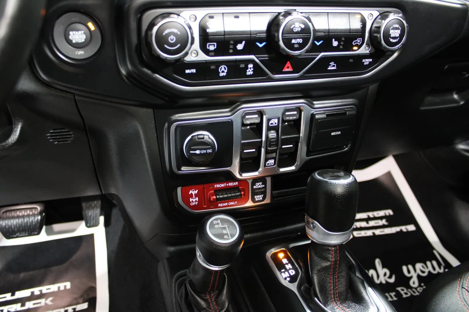 Used 2022 Jeep Wrangler Unlimited Rubicon w/ LED Lighting Group AWD/4WD image 8