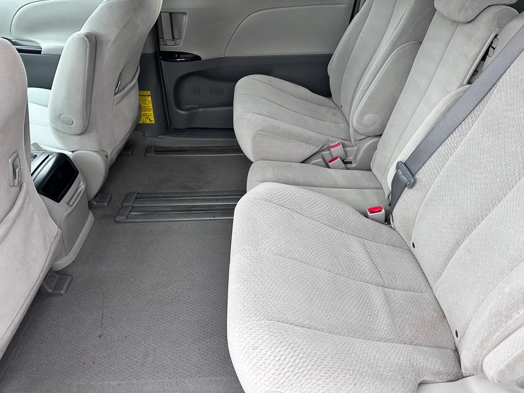 Used 2011 Toyota Sienna LE w/ Towing Pkg FWD image 6