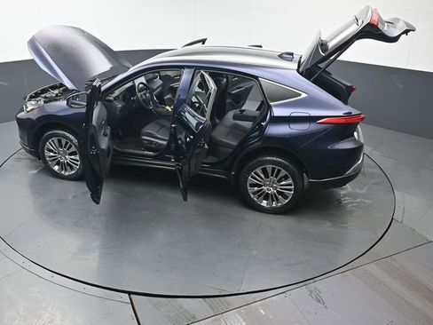 Used 2024 Toyota Venza XLE AWD/4WD image 49