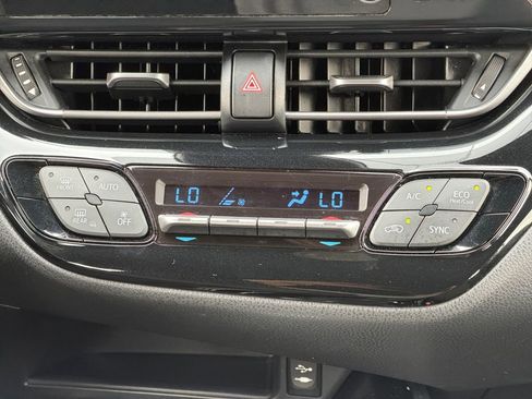 Used 2019 Toyota C-HR XLE FWD image 27