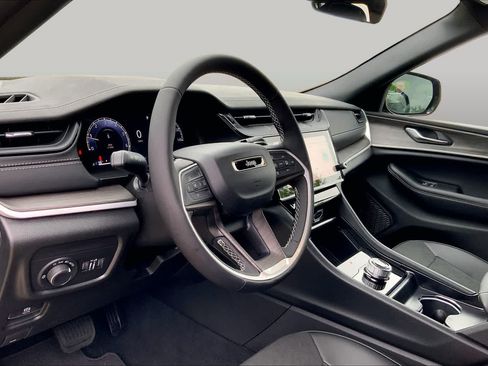 New 2026 Jeep Grand Cherokee Altitude RWD image 8
