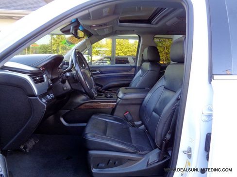 Used 2019 Chevrolet Suburban LT image 9