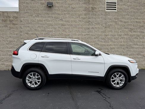 Used 2014 Jeep Cherokee Latitude AWD/4WD image 2