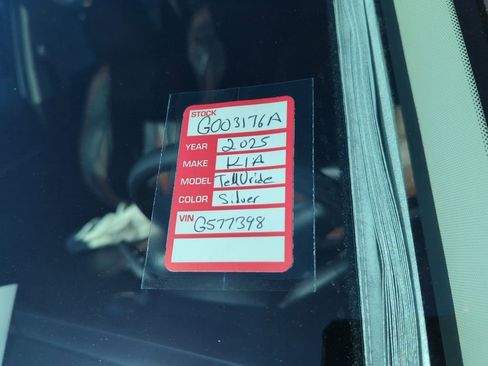 Certified 2025 Kia Telluride S image 6