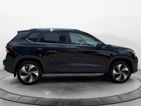 New 2026 Volkswagen Taos SE AWD/4WD image 8