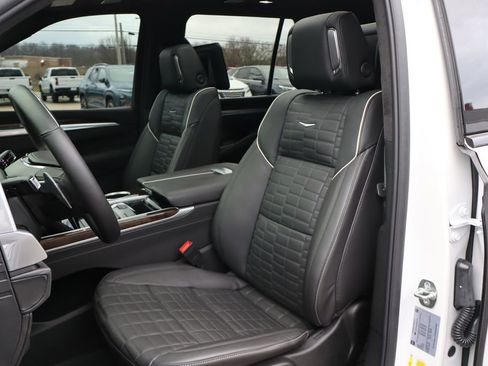 Used 2025 Cadillac Escalade Sport Platinum image 15