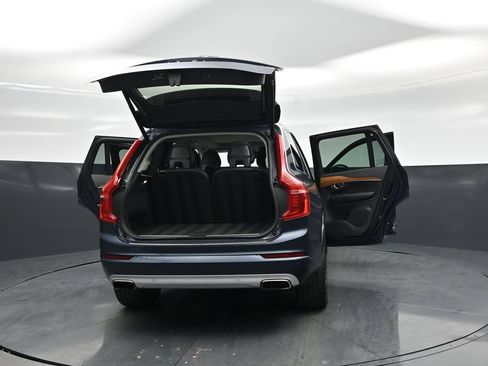 Used 2021 Volvo XC90 T5 Momentum w/ Protection Package Premier AWD/4WD image 32