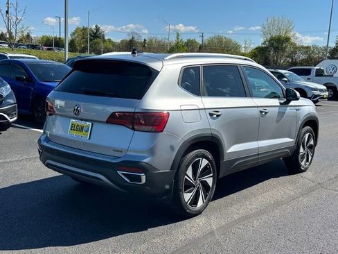 Used 2024 Volkswagen Taos SE w/ Panoramic Sunroof Package AWD/4WD image 5