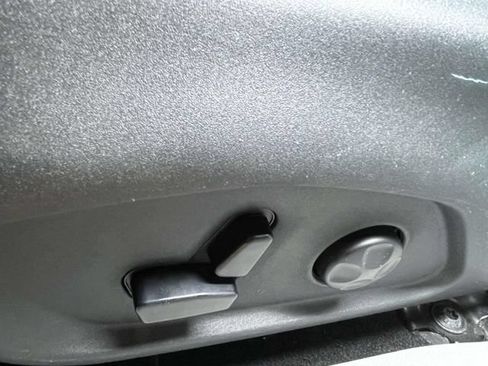 Used 2018 Jeep Compass Latitude w/ Popular Equipment Group AWD/4WD image 18