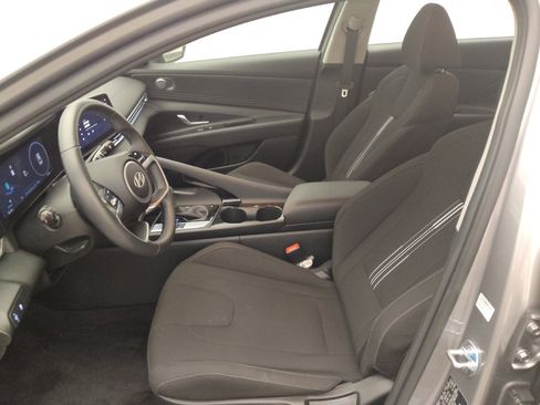 Used 2025 Hyundai Elantra SEL FWD image 17