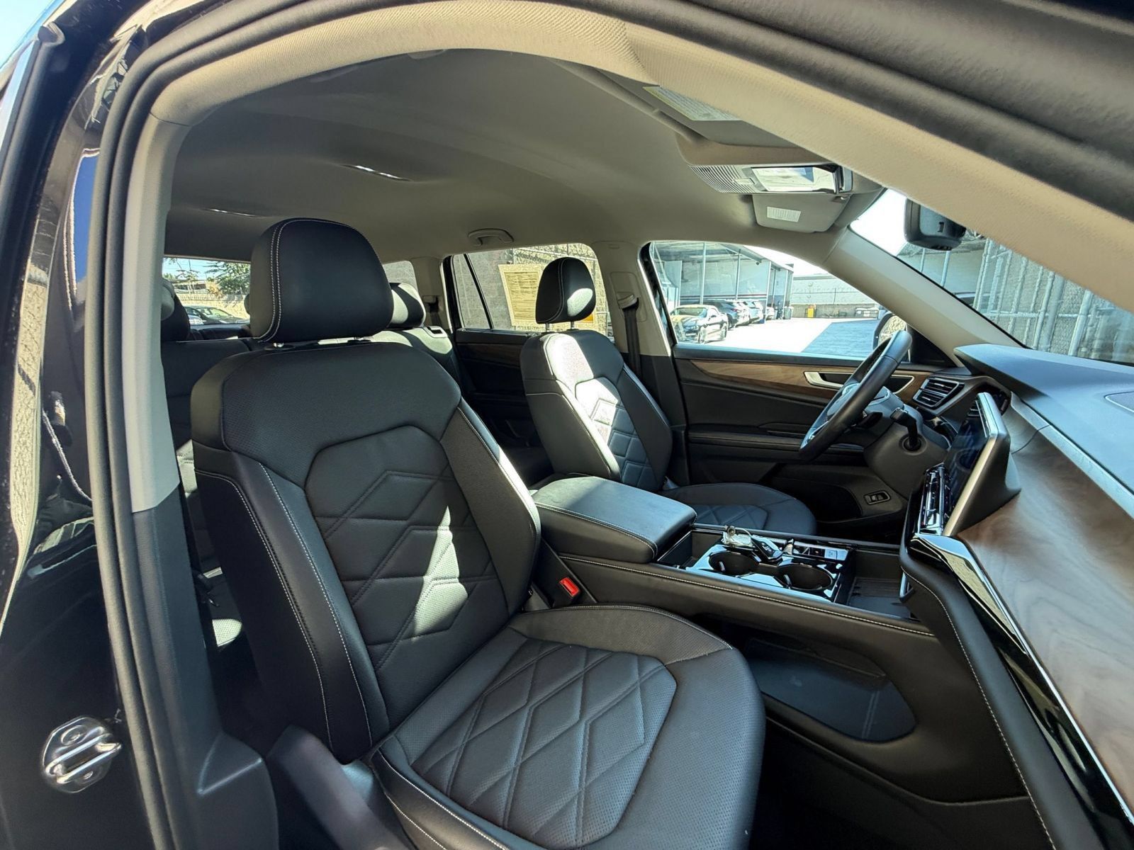 Used 2026 Volkswagen Atlas SE FWD image 38