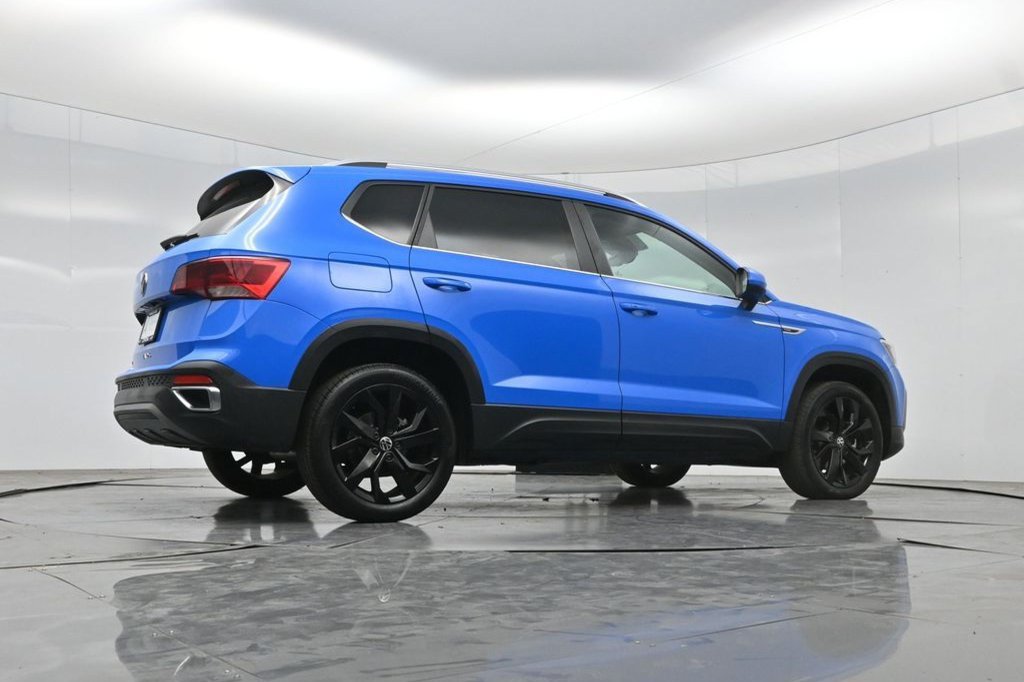 Used 2023 Volkswagen Taos SE w/ Panoramic Sunroof Package FWD image 19