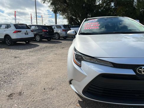 Used 2023 Toyota Corolla LE FWD image 9
