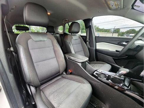 Used 2024 Chevrolet Trax LT FWD image 38