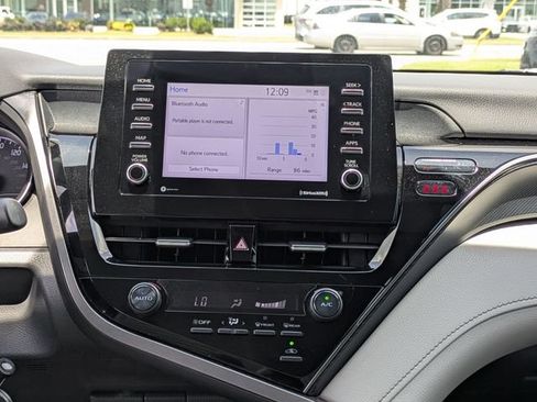 Used 2021 Toyota Camry SE FWD image 19