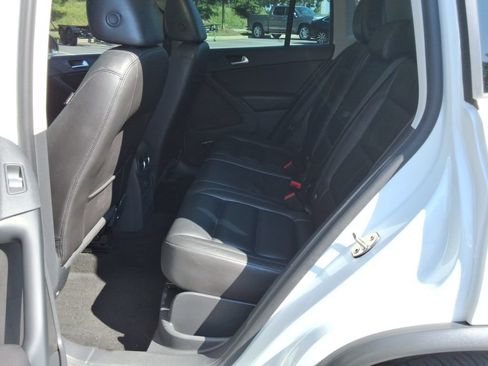 Used 2017 Volkswagen Tiguan SEL FWD image 18