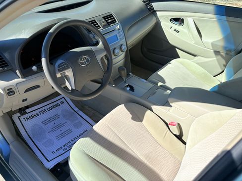 Used 2010 Toyota Camry LE image 29
