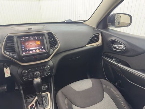 Used 2014 Jeep Cherokee Latitude w/ Trailer Tow Group image 16