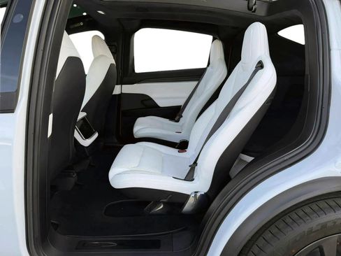 Used 2023 Tesla Model X Plaid image 12