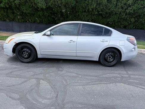 Used 2010 Nissan Altima 2.5 S FWD image 2