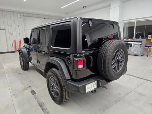 Used 2025 Jeep Wrangler Sport S image 4
