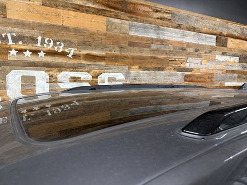 Used 2022 Jeep Grand Cherokee Overland w/ Luxury Tech Group IV AWD/4WD image 9