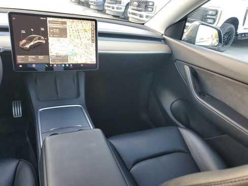 Used 2022 Tesla Model Y Performance image 17