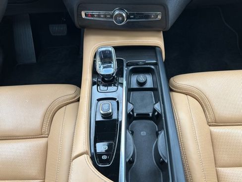 Used 2024 Volvo XC90 B6 Ultimate w/ Lounge Package image 30