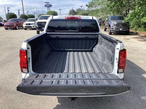 Used 2025 Chevrolet Colorado W/T w/ Advanced Trailering Package RWD image 9