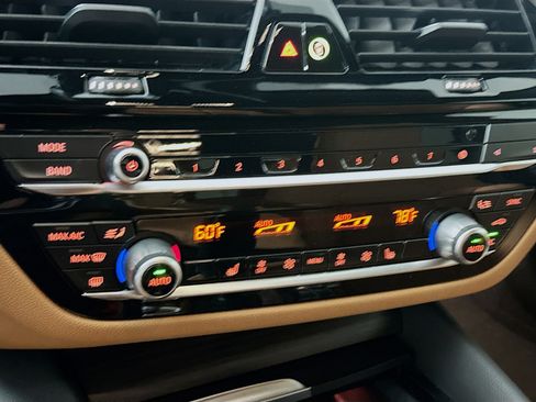 Used 2021 BMW 530i w/ Premium Package image 22