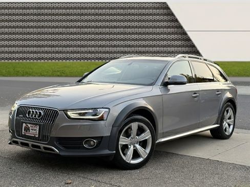 Used 2016 Audi A4 Premium Plus w/ Technology Package image 3