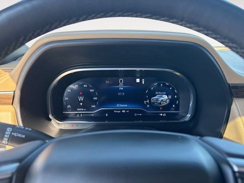 Used 2023 Chevrolet Suburban Premier AWD/4WD image 44