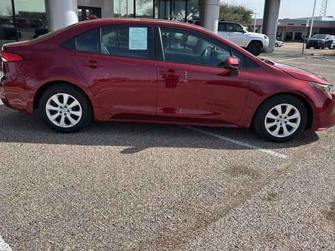 Used 2025 Toyota Corolla LE image 2