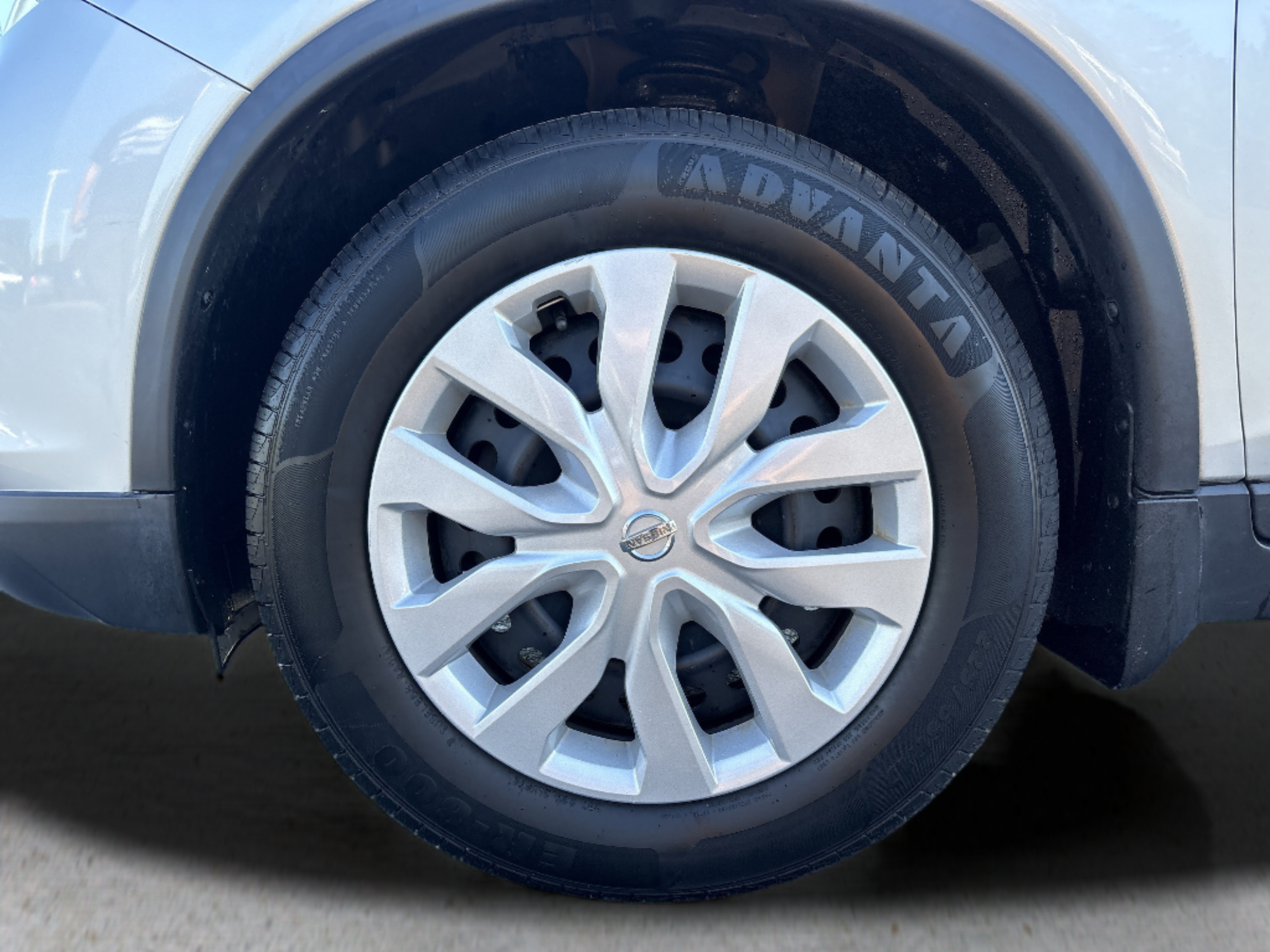 Used 2018 Nissan Rogue S FWD image 9