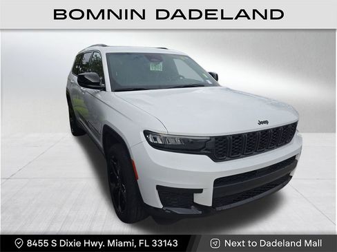 Used 2022 Jeep Grand Cherokee L Laredo image 1