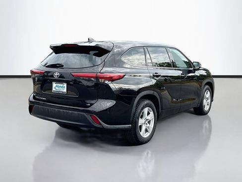 Used 2020 Toyota Highlander LE FWD image 8