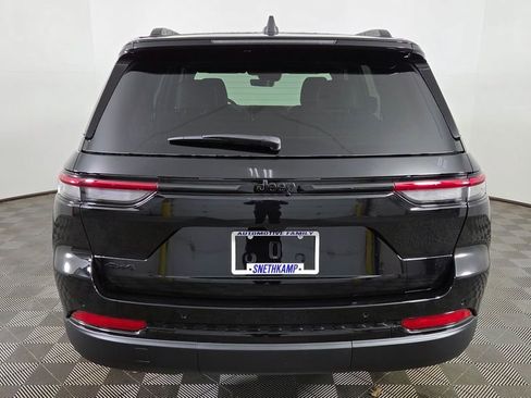 New 2025 Jeep Grand Cherokee Altitude image 7