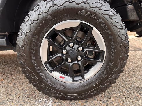 Used 2018 Jeep Wrangler Unlimited Rubicon w/ Safety Group image 12