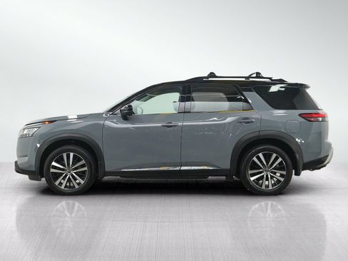 Used 2024 Nissan Pathfinder Platinum AWD/4WD image 2