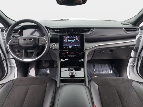 Certified 2024 Jeep Grand Cherokee L Laredo image 2