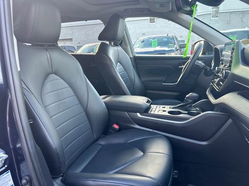 Used 2021 Toyota Highlander XLE image 28