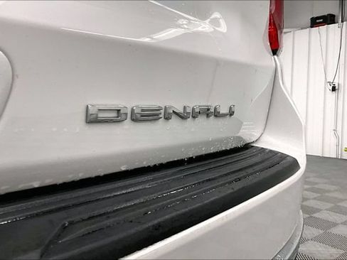 Used 2024 GMC Yukon XL Denali AWD/4WD image 9