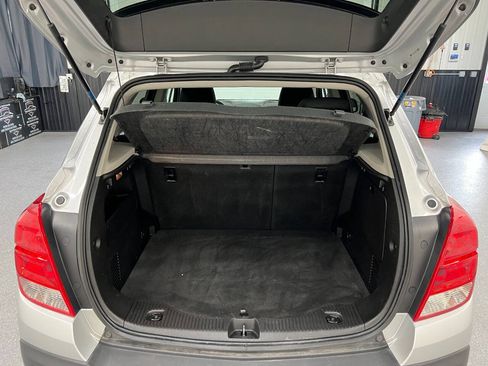 Used 2016 Chevrolet Trax LT w/ LT Sun and Sound Package FWD image 12