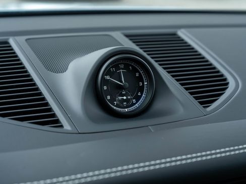 Certified 2025 Porsche Macan image 26