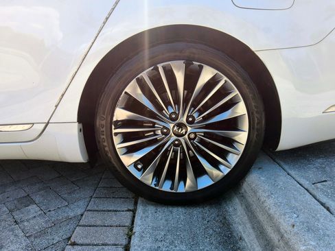 Used 2019 Kia Cadenza Limited FWD image 52