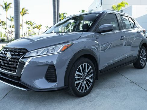 Used 2022 Nissan Kicks SV image 6