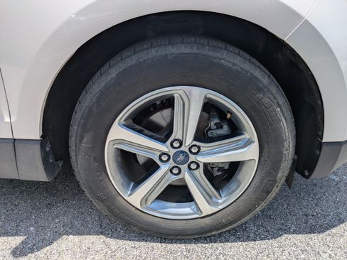 Used 2019 Ford Edge SEL w/ Equipment Group 201A FWD image 11